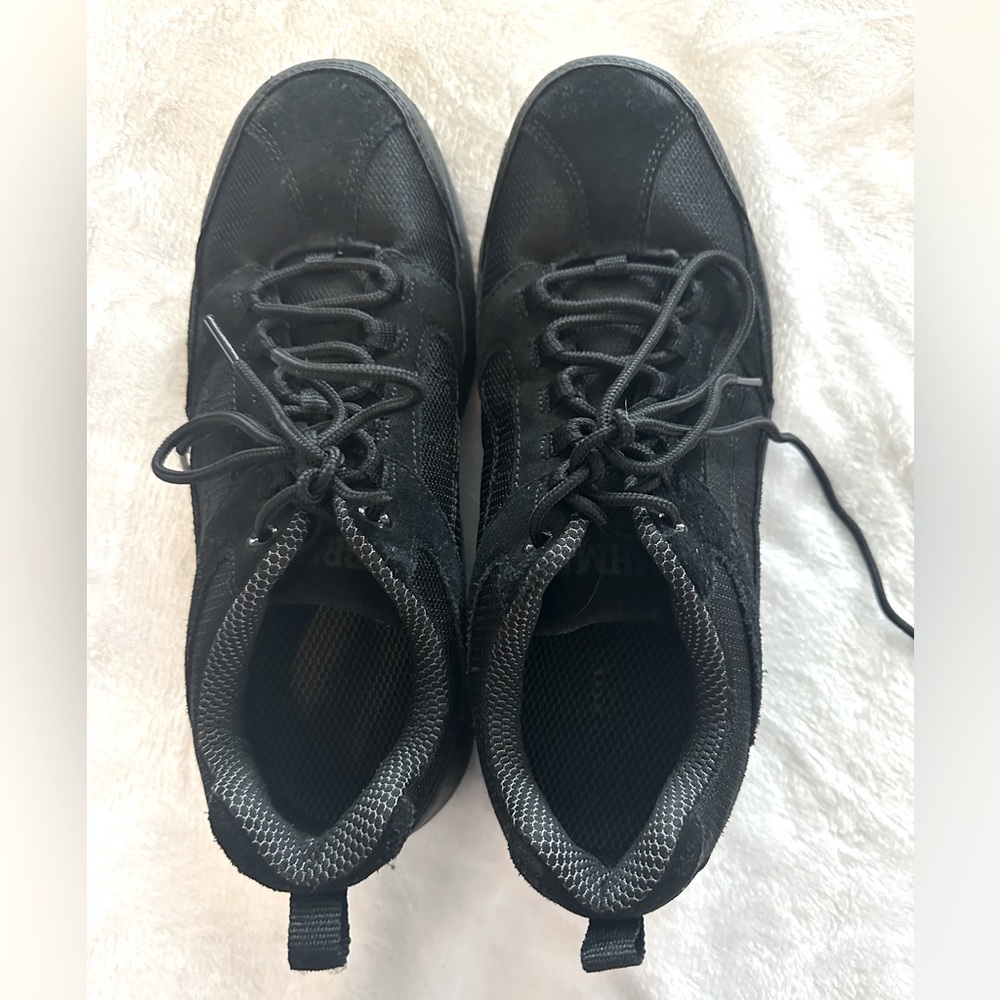 Men’s size 10 Brahma shoes